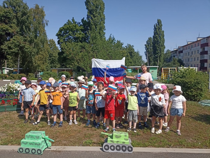 На Прохоровском поле тишина! На Прохоровском поле тишина!.